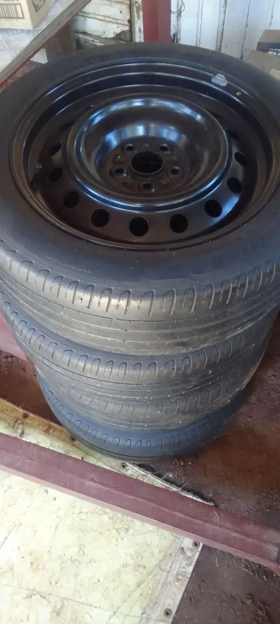 Pneus e rodas 16 5 furos 5x100 tava no Corolla 