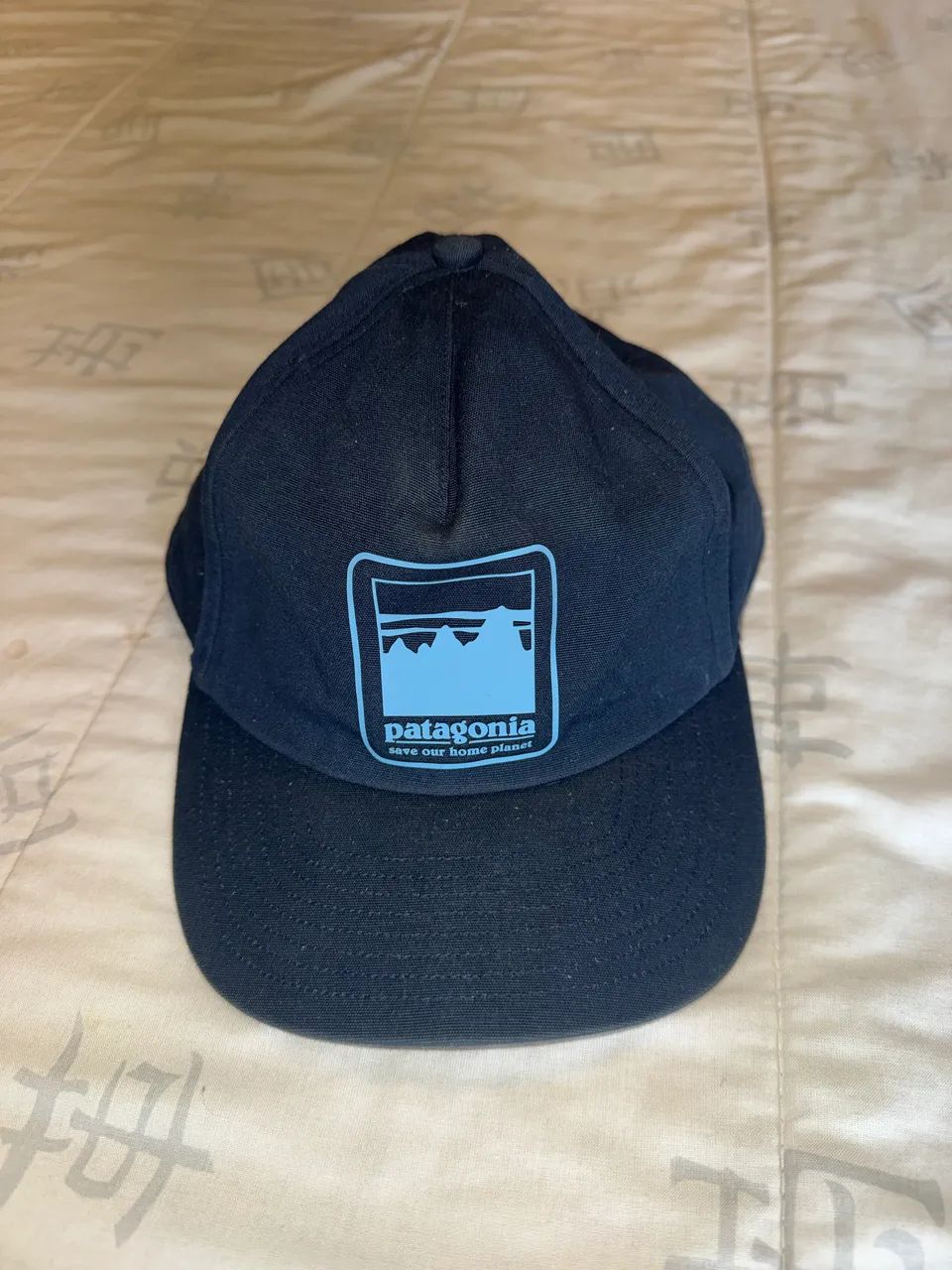 Boné Patagonia Preto Patch Azul Aba Curva