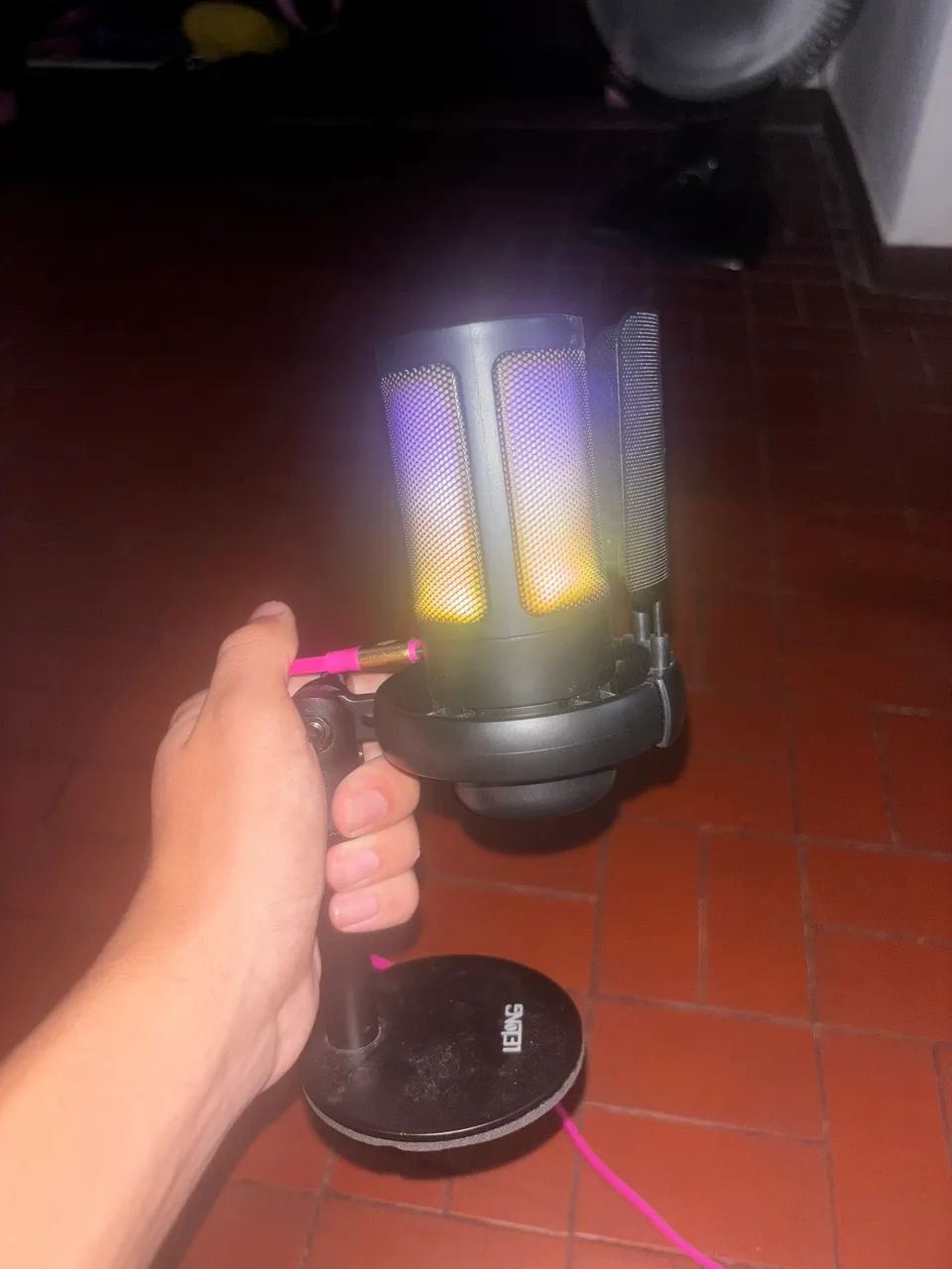 Microfone de mesa rgb