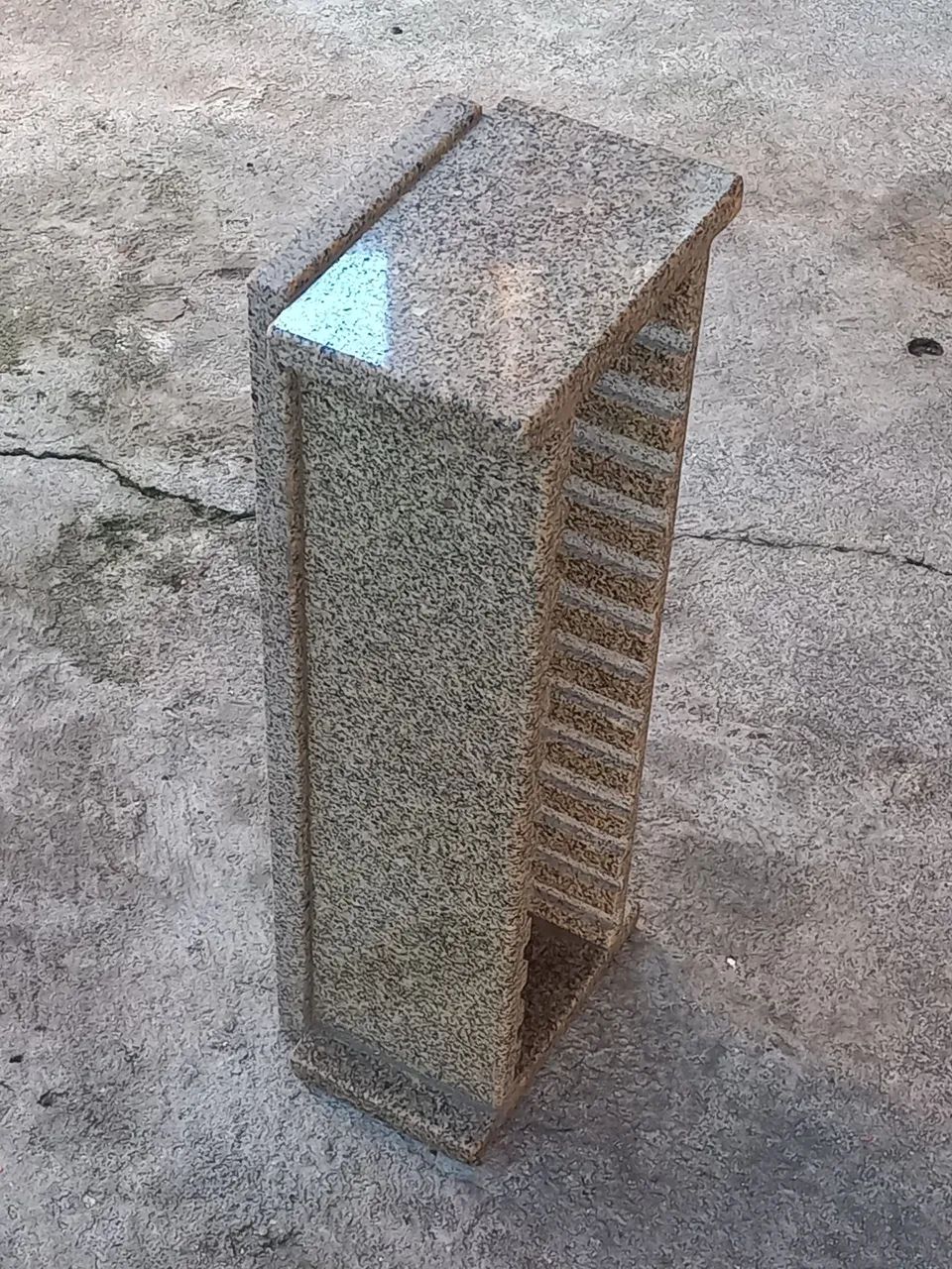 Vendo porta CD de marmore 