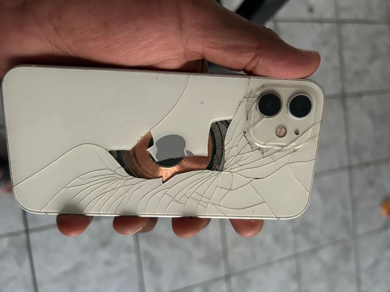 iphone 12 64gb video traseiro quebrado - Foto 3