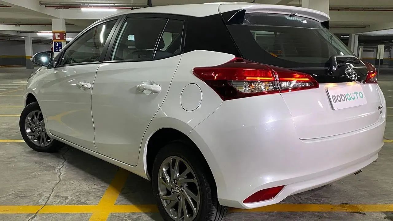 Aluguel de carro - Yaris com teto solar - Foto 2