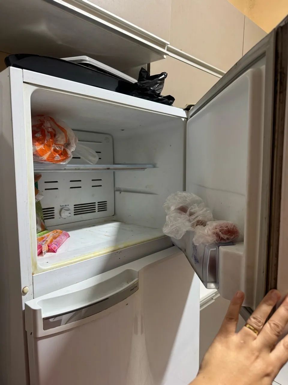 Vendo geladeira funcionando perfeitamente  - Foto 4