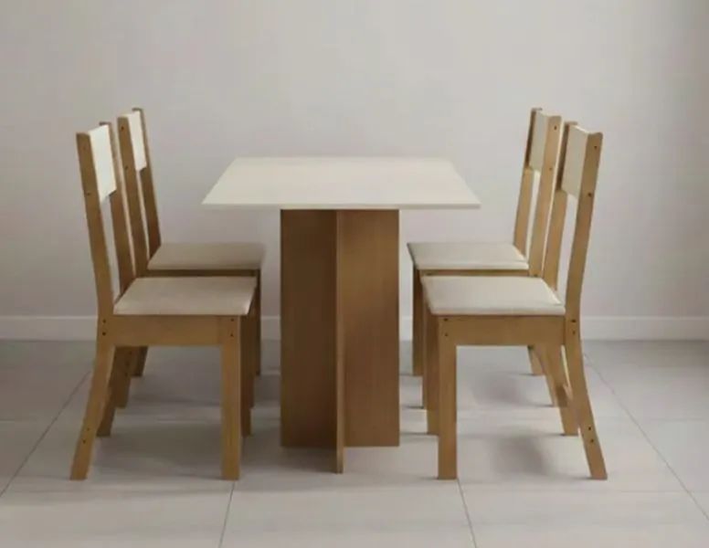 Mesa com 4 cadeiras 
