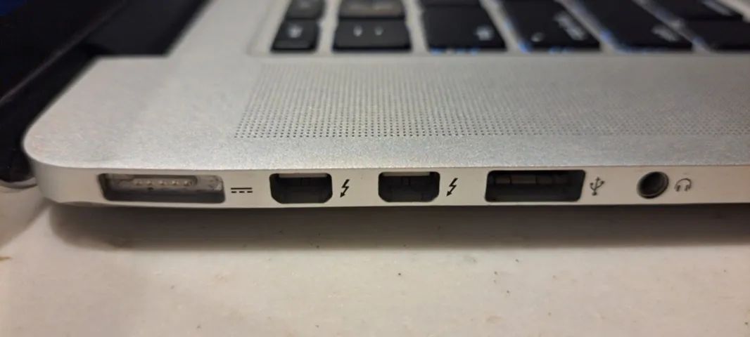 MACBOOK PRO 15 POL. 16 G, 1 TERA SSD, ANO 2014 - Foto 3