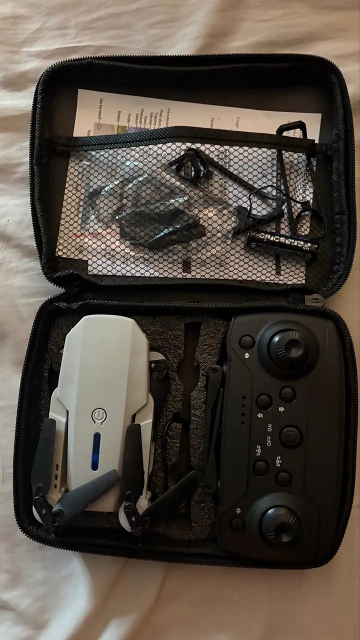 Drone E88 