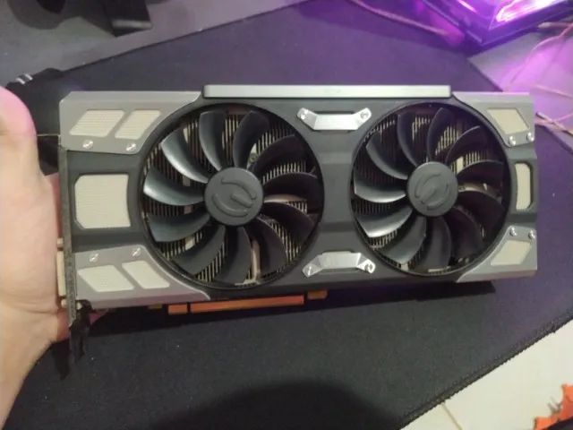 placa de video GTX 1070 TI FTW2