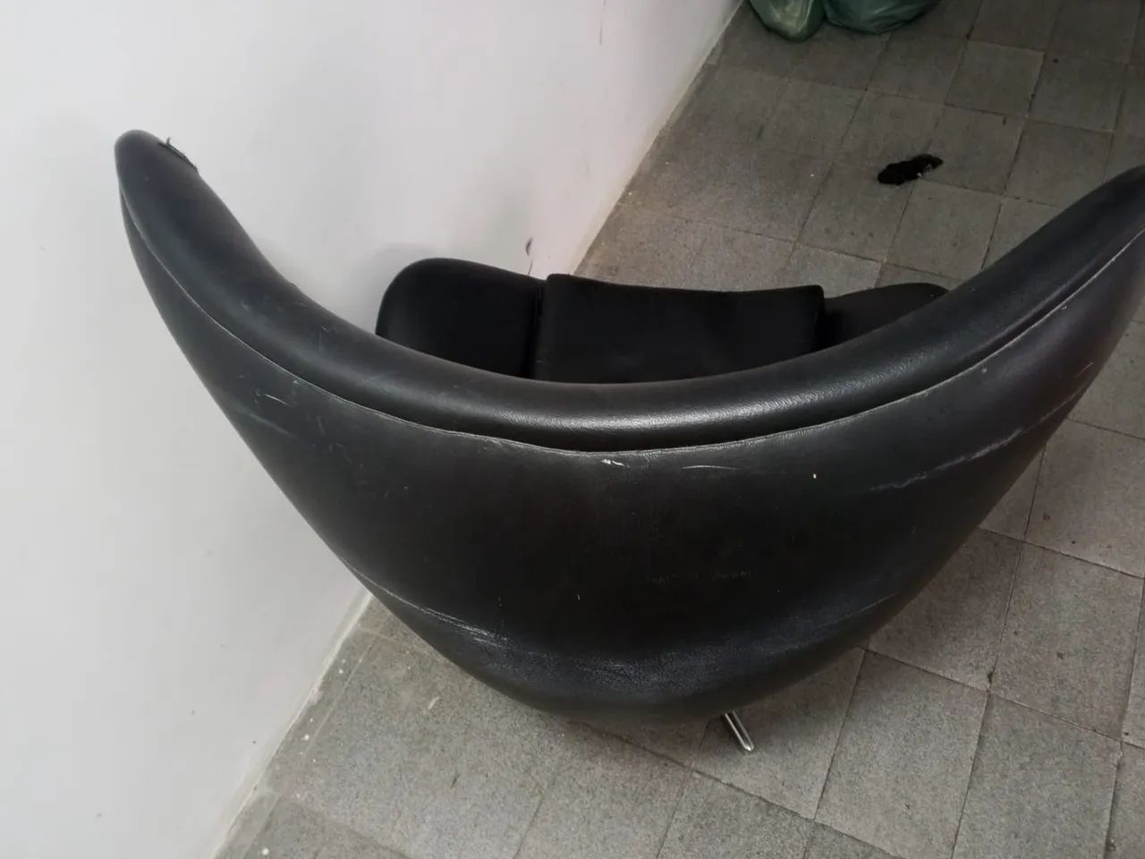 POLTRONA DE COURO FORMATO EGG - Foto 4