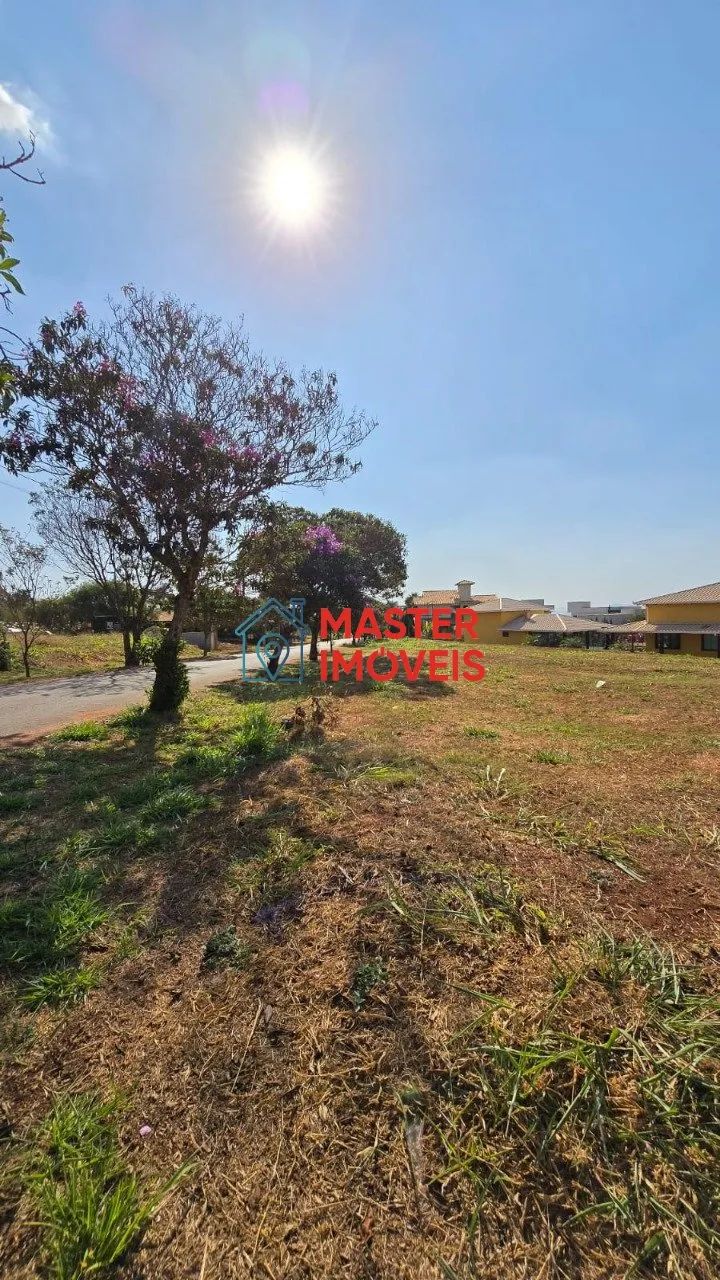 LOTE DE 1.000 M², COND. COM ESTRUTURA COMPLETA.