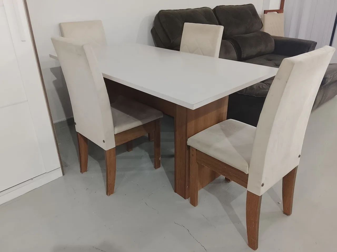 Mesa com 4 cadeiras  - Foto 2