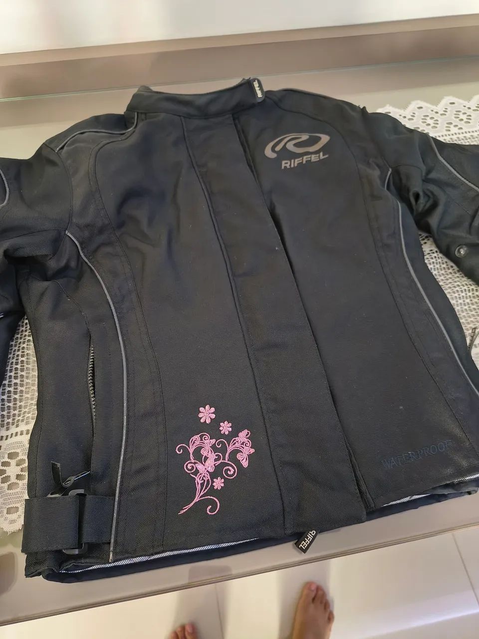 Jaqueta motociclismo feminina/ masculina preta da marca Riffel. 