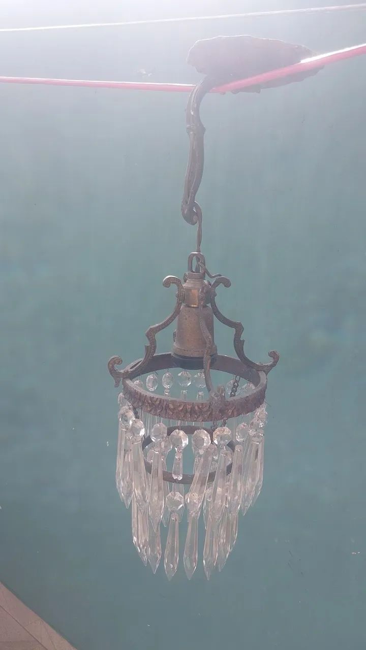 Lustre em bronze com gotas