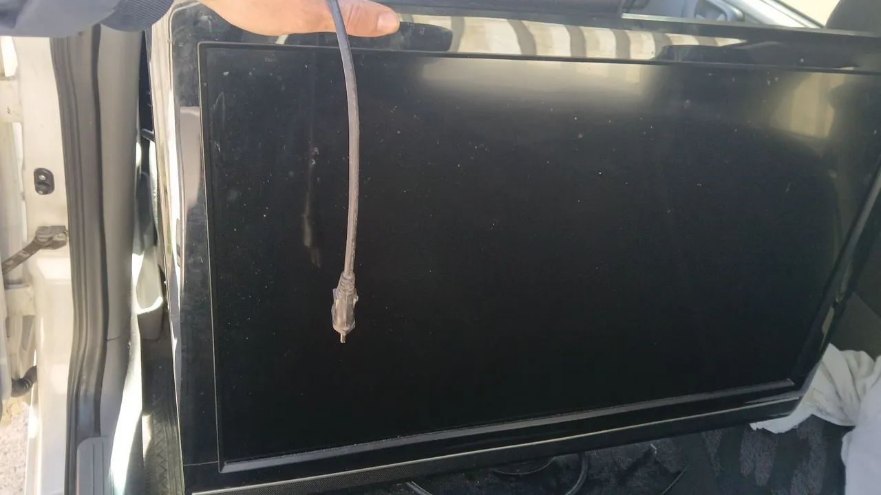 Vendo televisão 30 polegadas LCD sem controle, funcionando tudo.  - Foto 2
