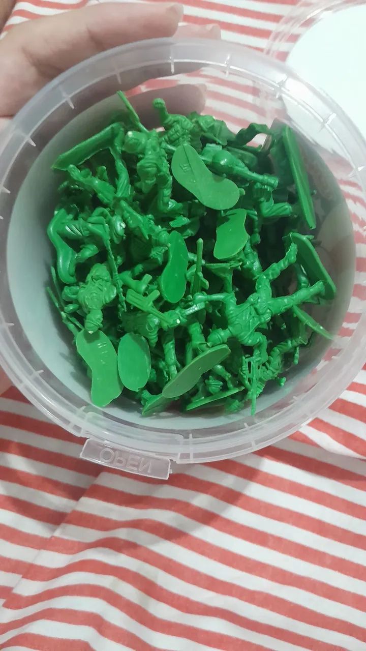 Balde de soldados de toy Story  - Foto 3