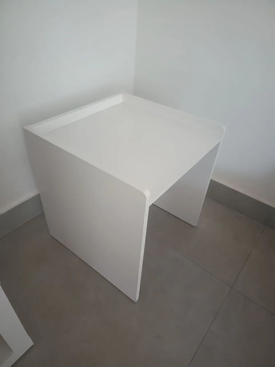 MESA LATERAL BRANCA 