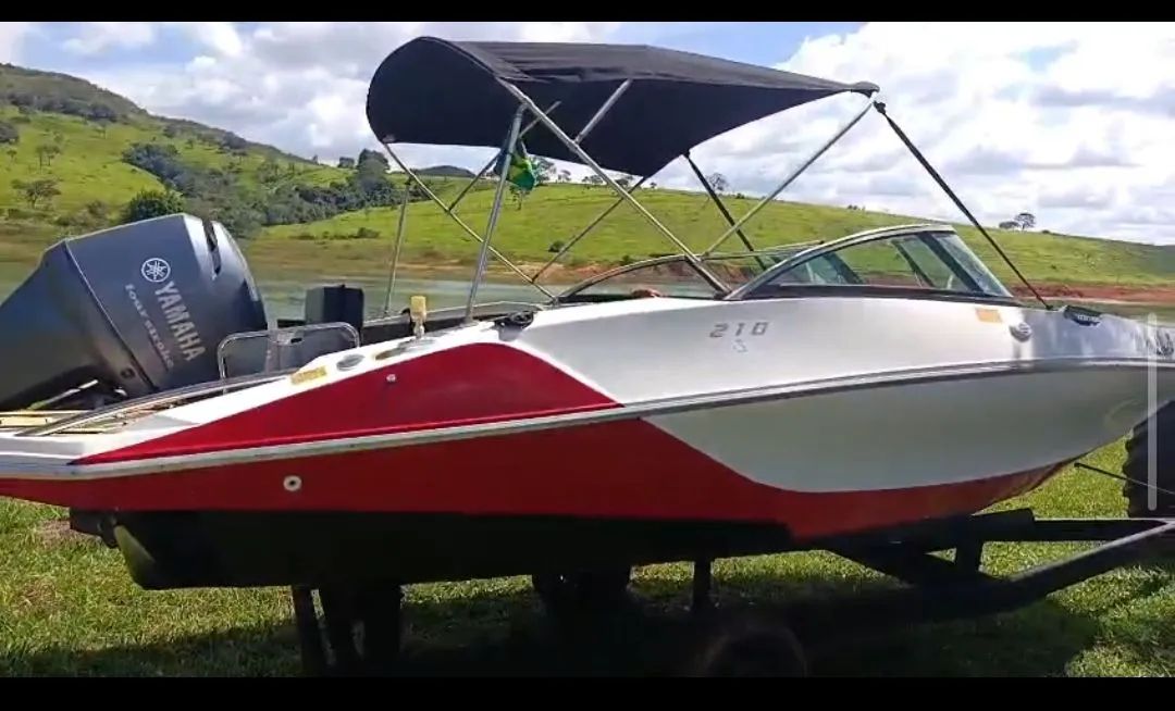 Lancha  Ventura 21 pés de R$119.000,00 por R$99.000,00