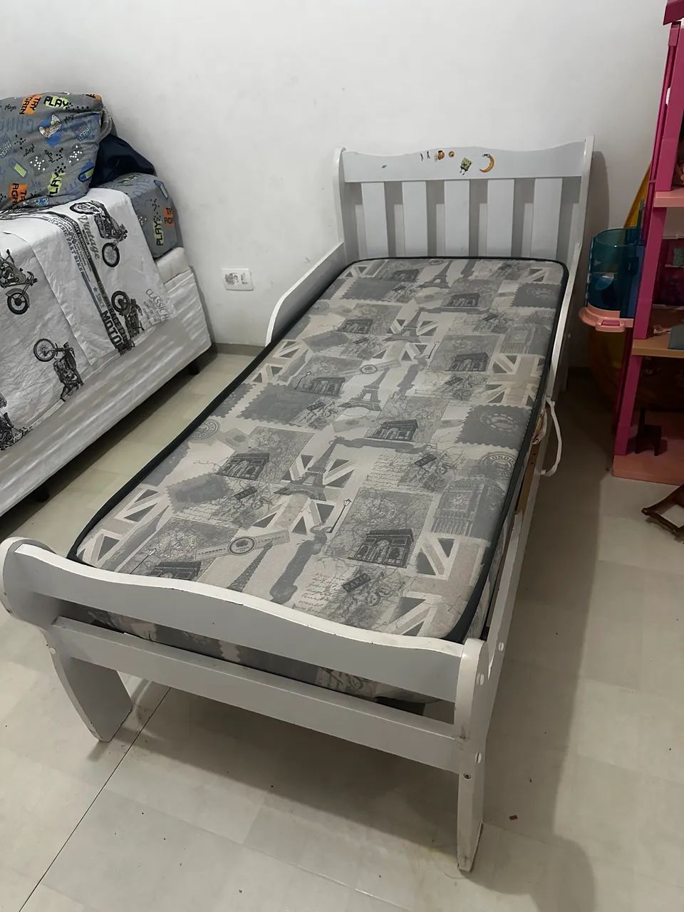 Mini cama com colchão 