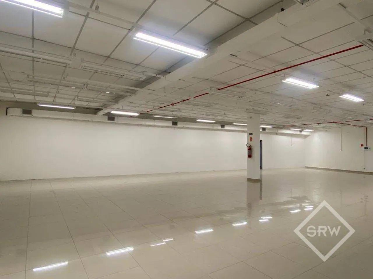 SALÃO PARA LOCAÇÃO, 1200 M² - CENTRO - AMPARO. - Foto 2