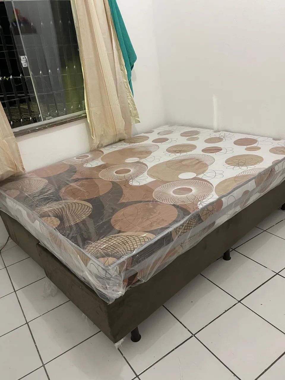 Cama  queen size de molhas ensacadas 