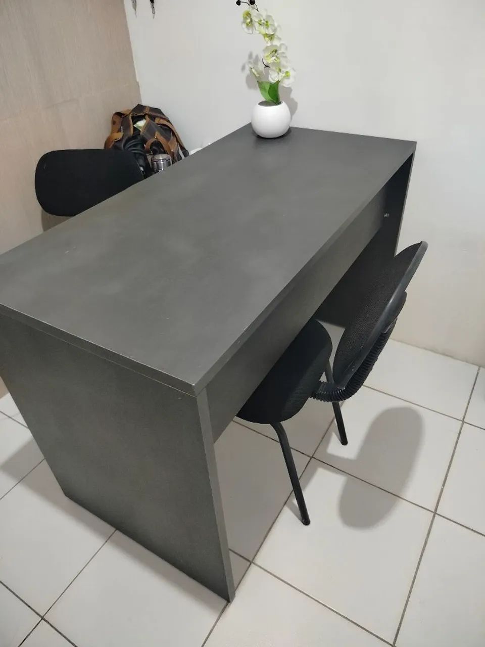 Mesa de Escritório, Espaçosa e Conservada