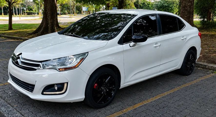 Citroën C4 C4 LOUNGE Tendance 2.0 Flex 4p Aut. 2015