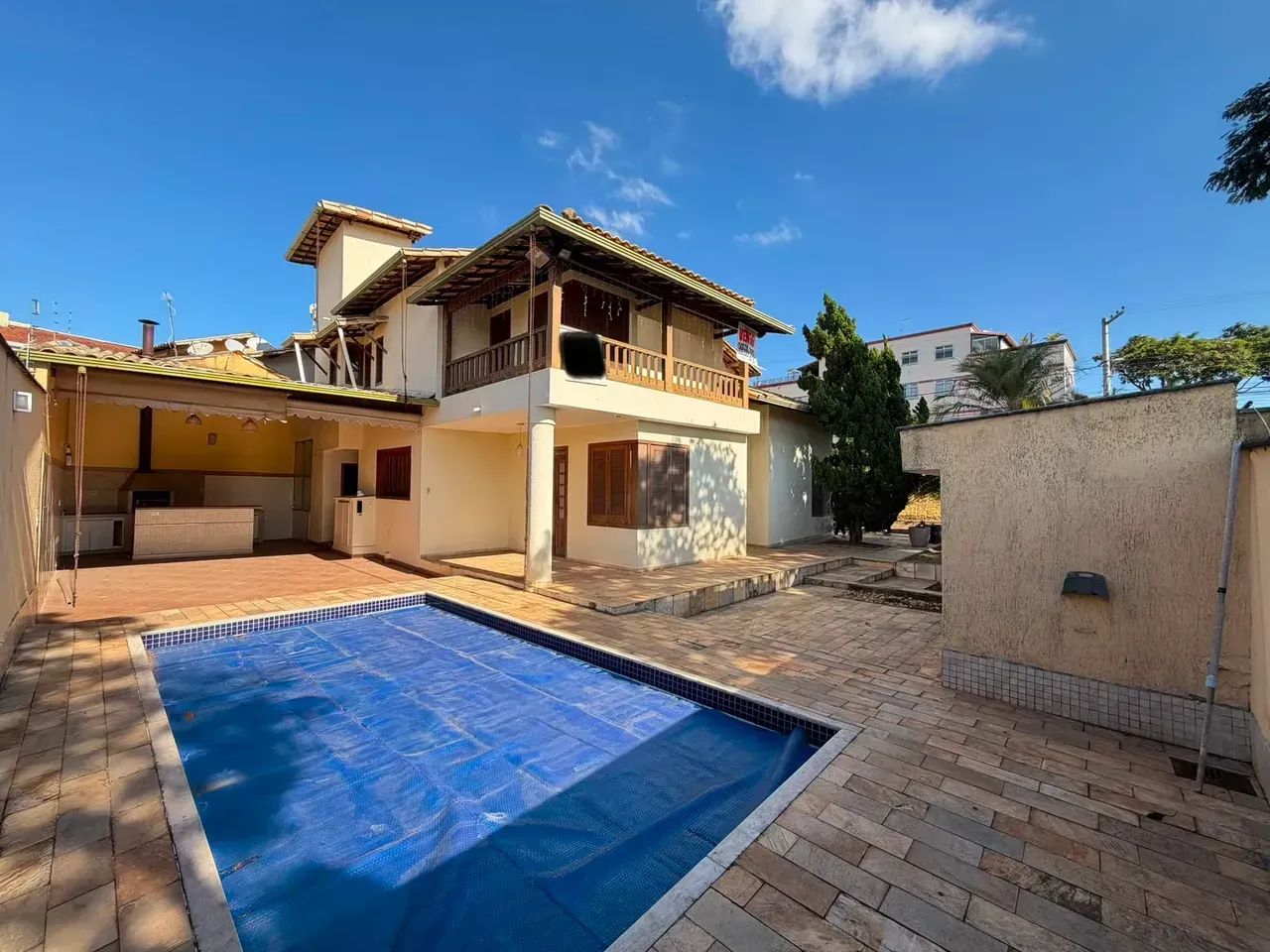 Casa com 4 quartos sendo 2 suítes 3 banheiros 4 vagas