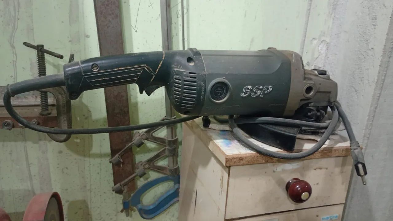 Lixadeira Makita 9 polegadas  - Foto 2