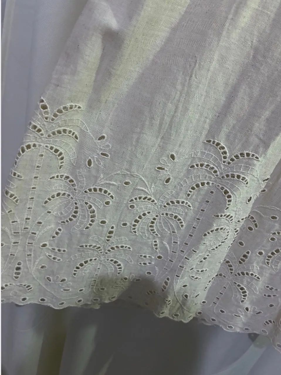 saia midi em linho e laise 