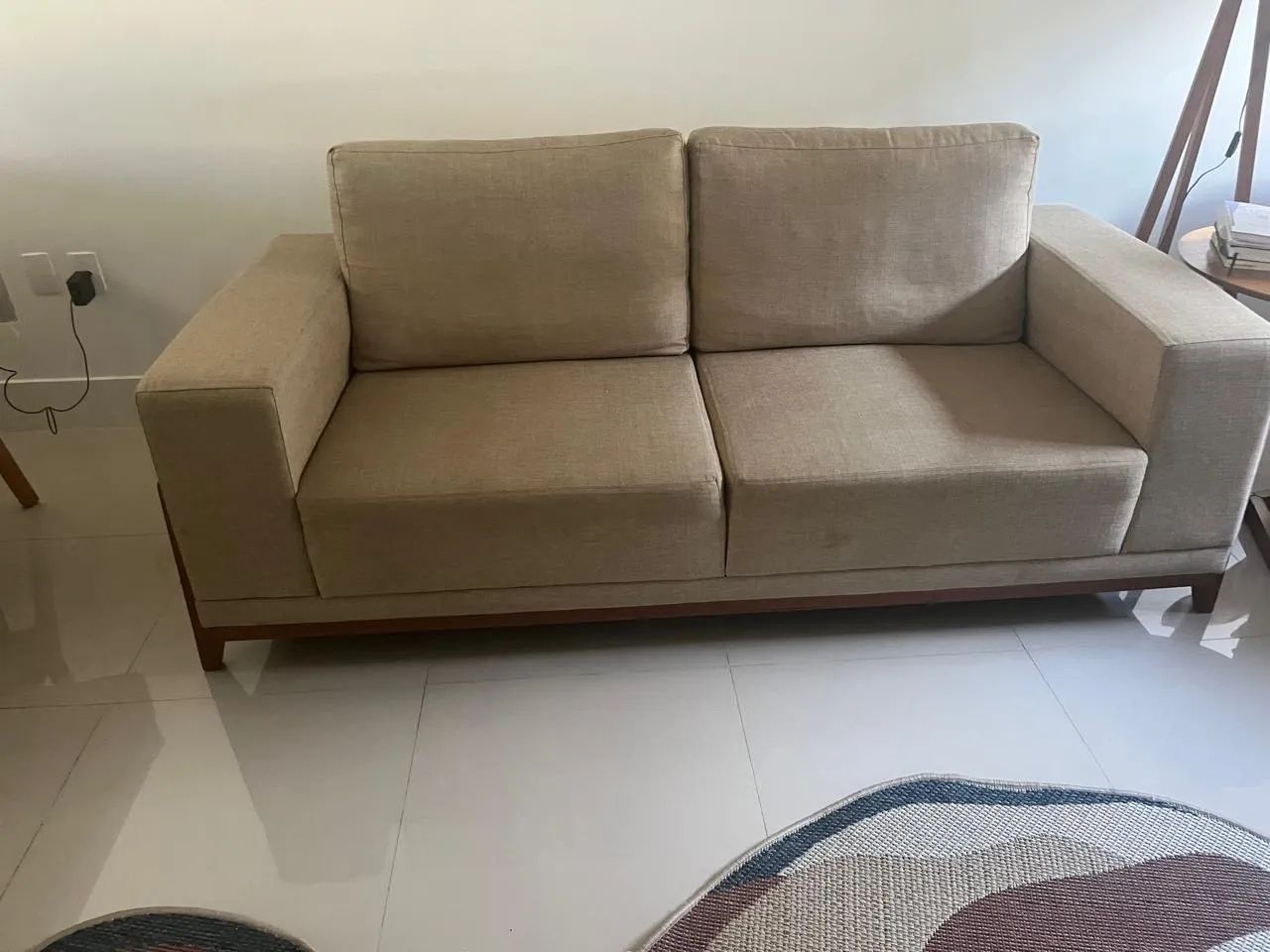 Sofá novo  e conservado 