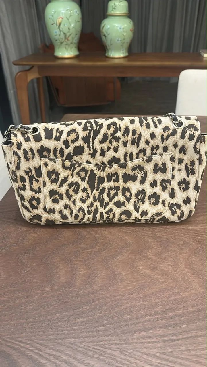 Bolsa Chanel EXCLUSIVÍSSIMA CAPA SITE DA MARCA MODELO FLAP ONÇA  - Foto 5