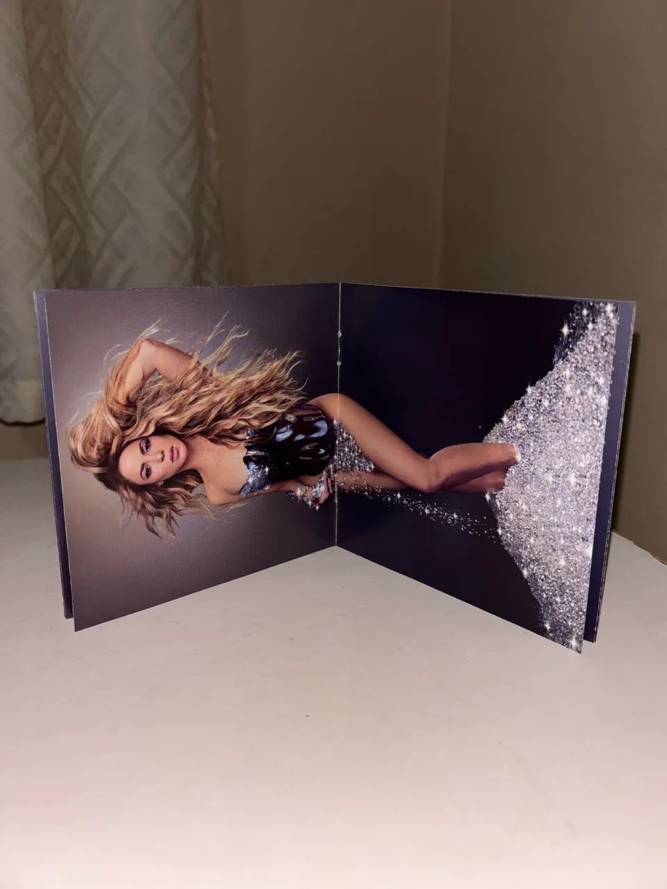 CD Shakira - Las Mujeres Ya No Lloran (importado) - Foto 4