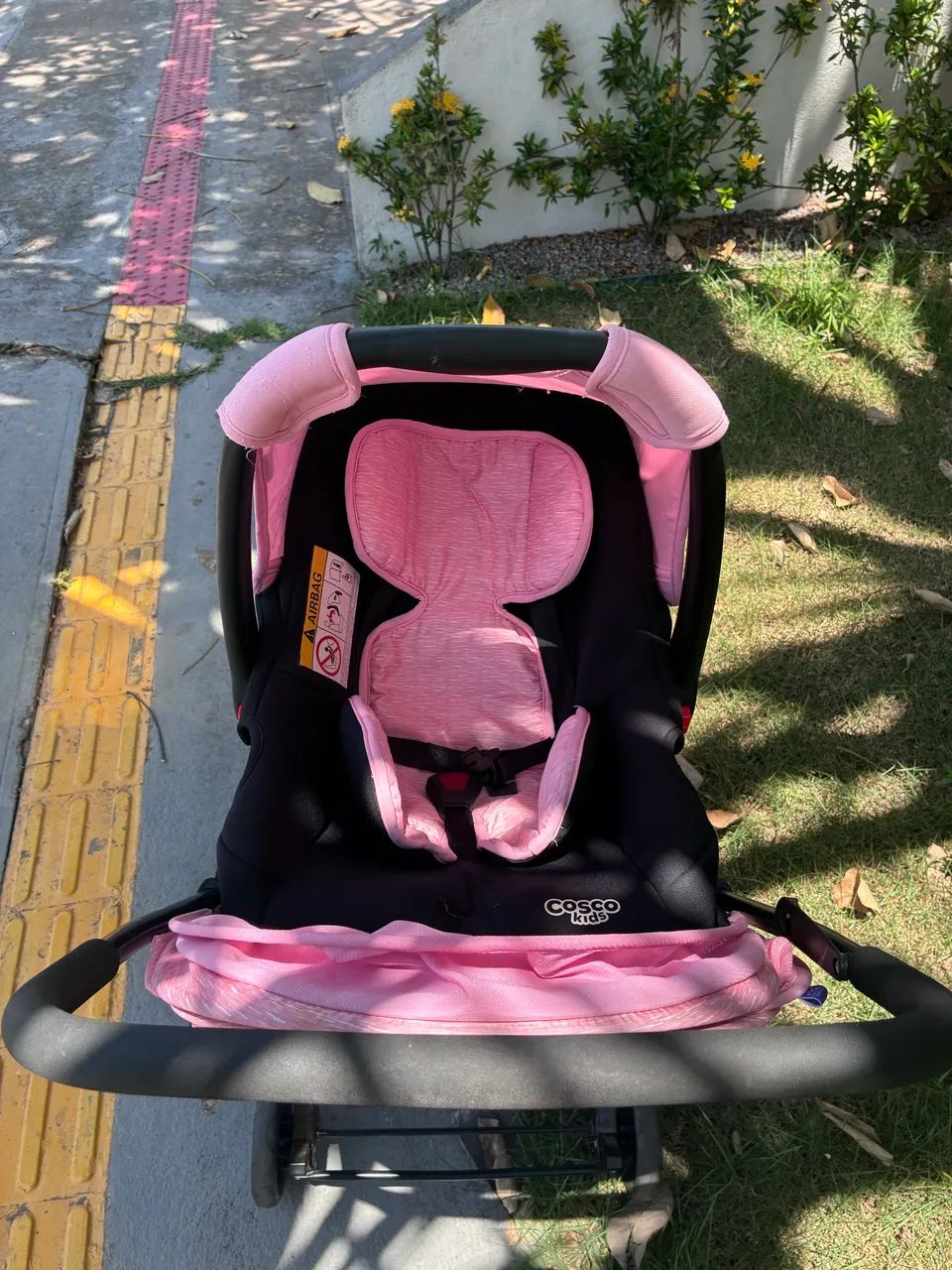 Carrinho de bebê e bebê conforto  - Foto 2