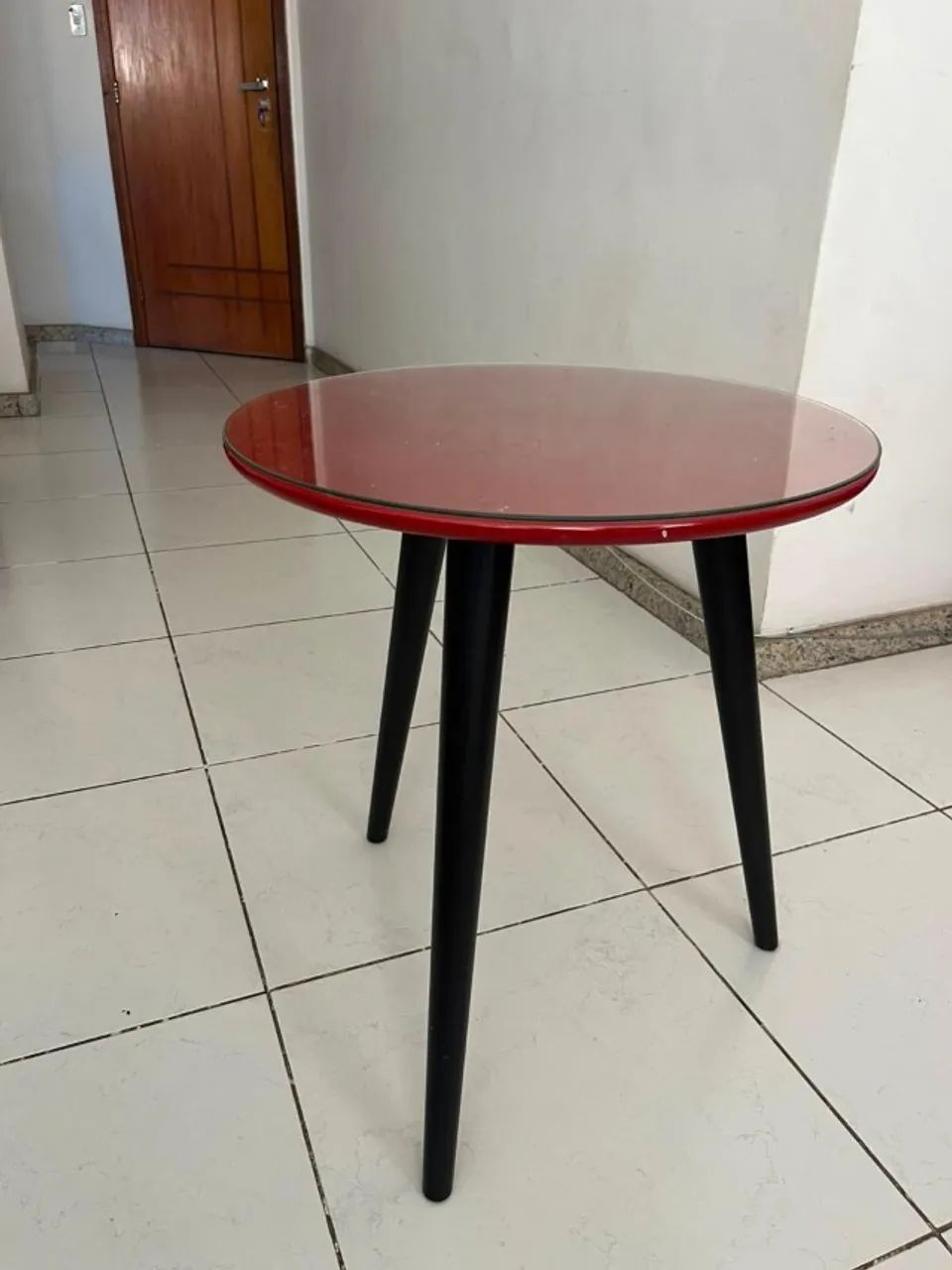 Mesa lateral redonda em MDF com tampo de vidro - Foto 3