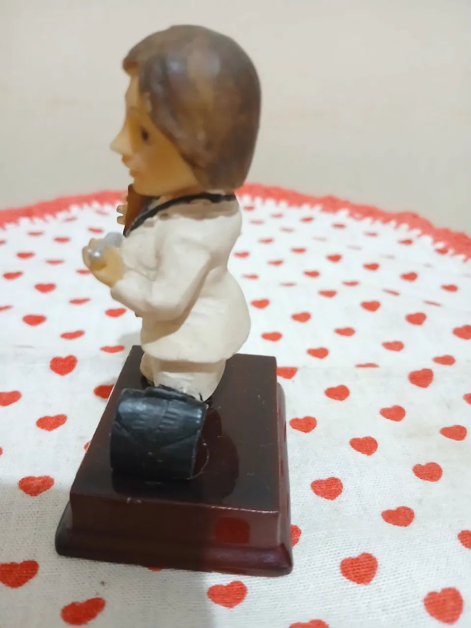 Médica ( bibelô de resina) - Foto 4