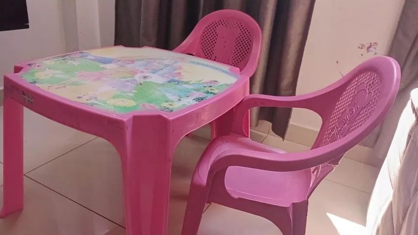 Mesa Infantil Princesas com 2 Cadeiras