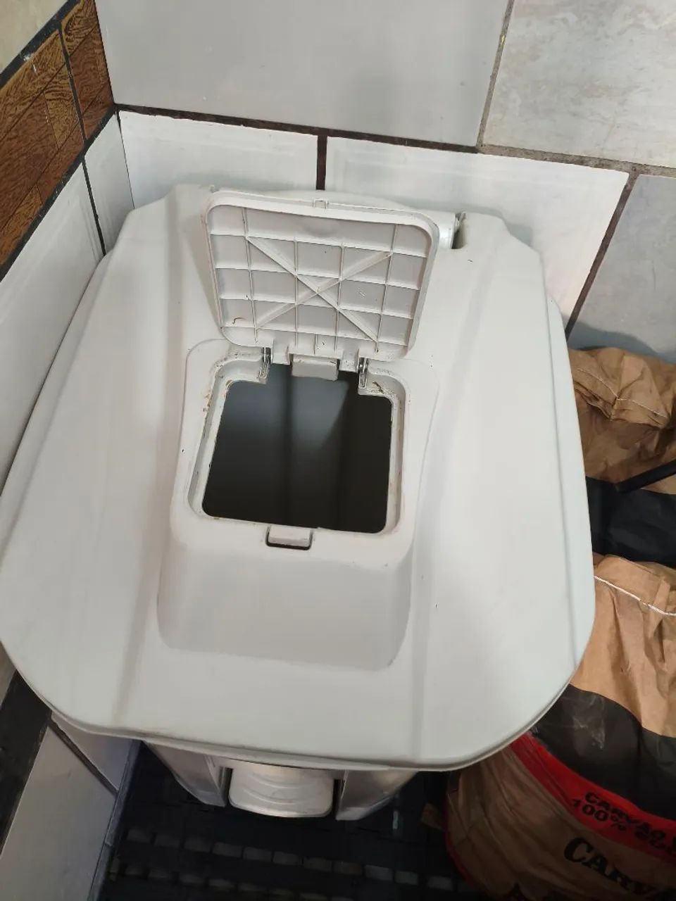VENDO LIXEIRA 120L PARA SAIR RÁPIDO!! - Foto 4