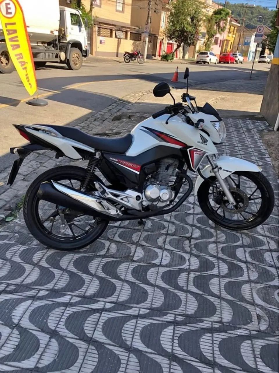 Vende-se  Titan 2017  Segundo Dono 