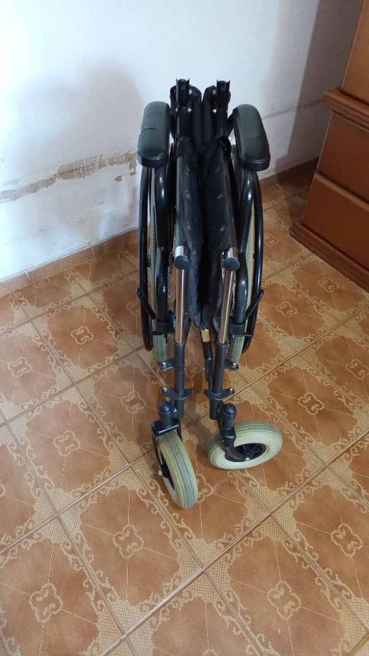 Cadeira de Rodas - Foto 3
