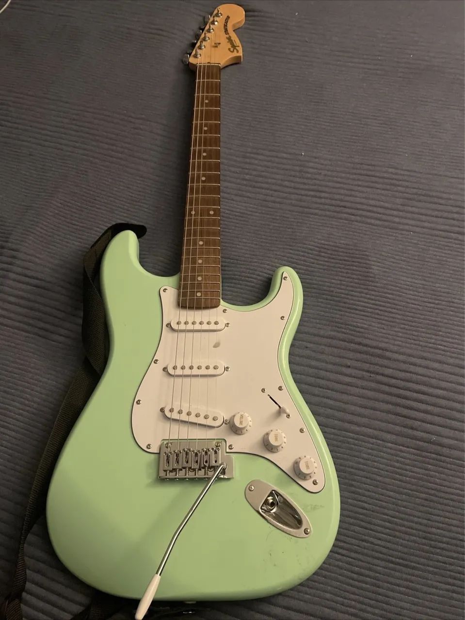 Guitarra Squier Affinity  - Foto 2