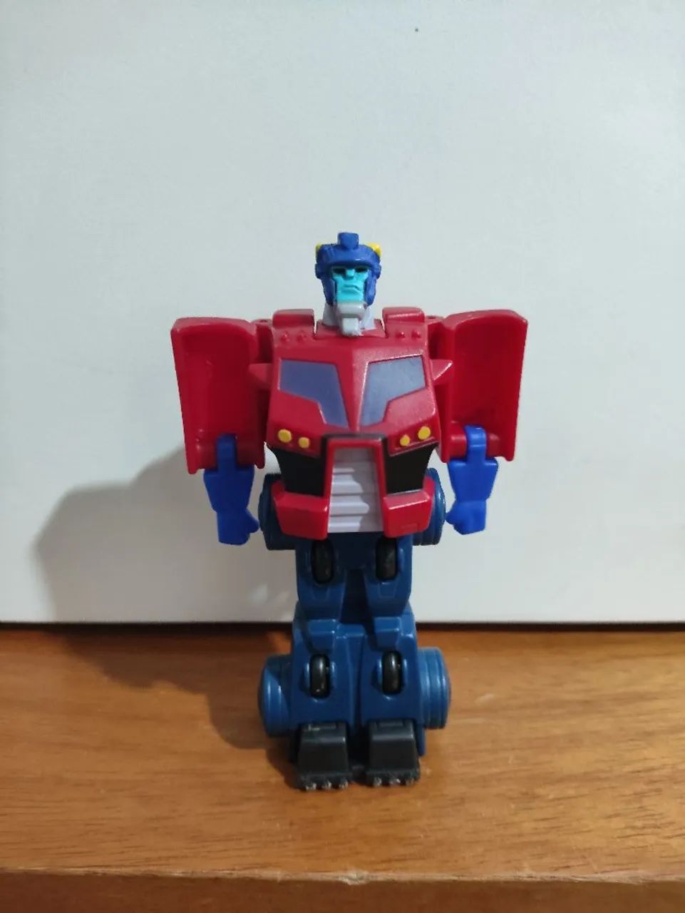 Miniatura boneco Transformers Optimus prime 2008 MC Donald's hasbro 