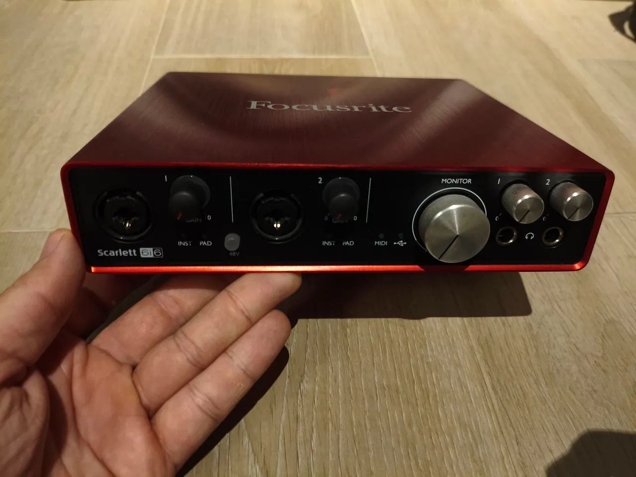 Interface de áudio Focusrite scarlet 6i6 - Foto 4