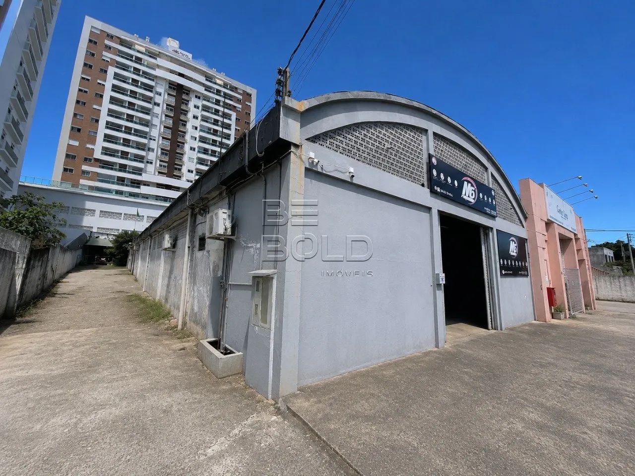 Terreno com alto potencial comercial e construtivo - Foto 3