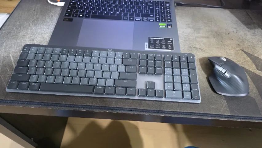 Teclado Logitech MX Mechanical + mouse Logitech MX Master 3S - Foto 2