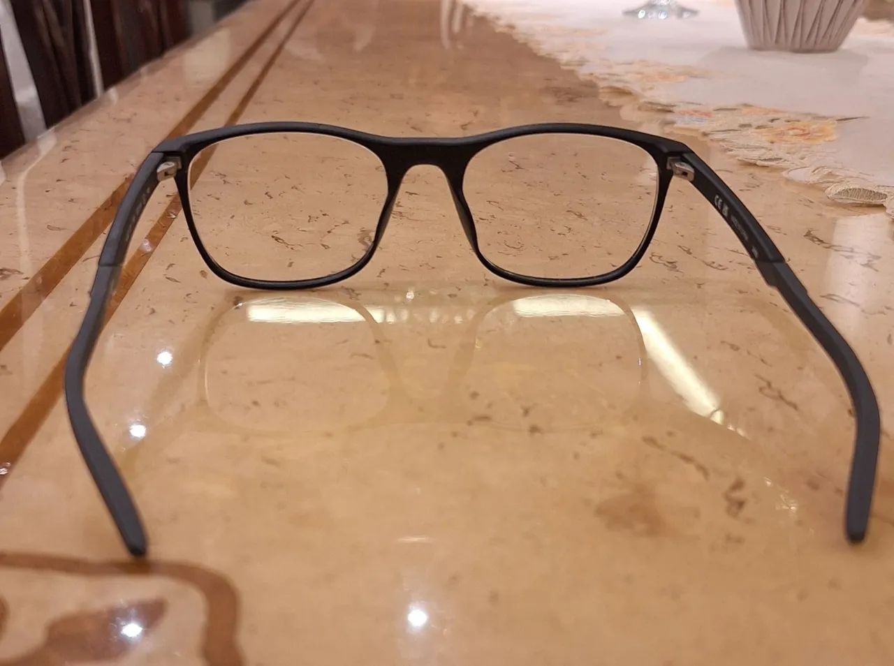 Oculos Nike com hastes dobráveis horizontalmente 