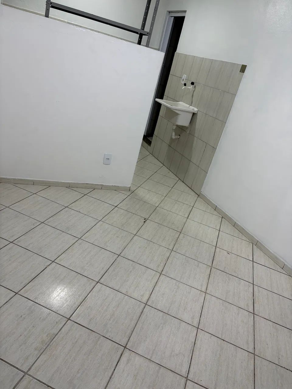 Alugo Kitinet Bairro Ibes - Foto 2