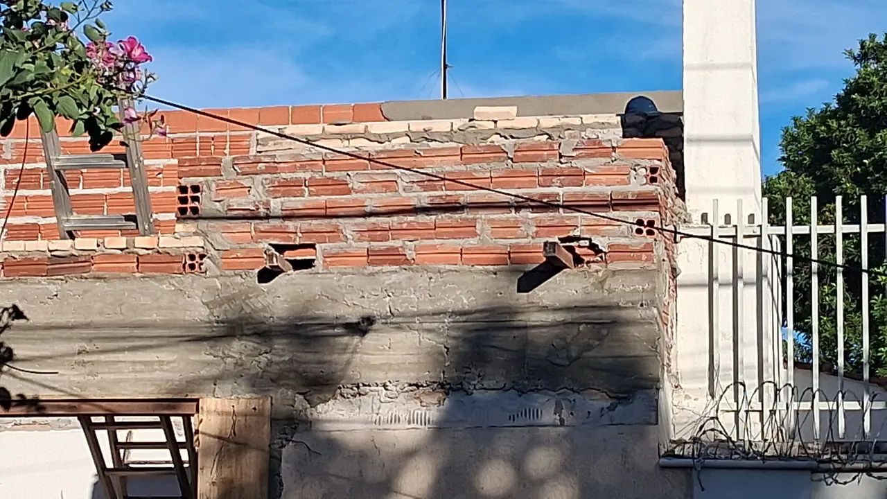 Pedreiro do alicerce au acabamento 