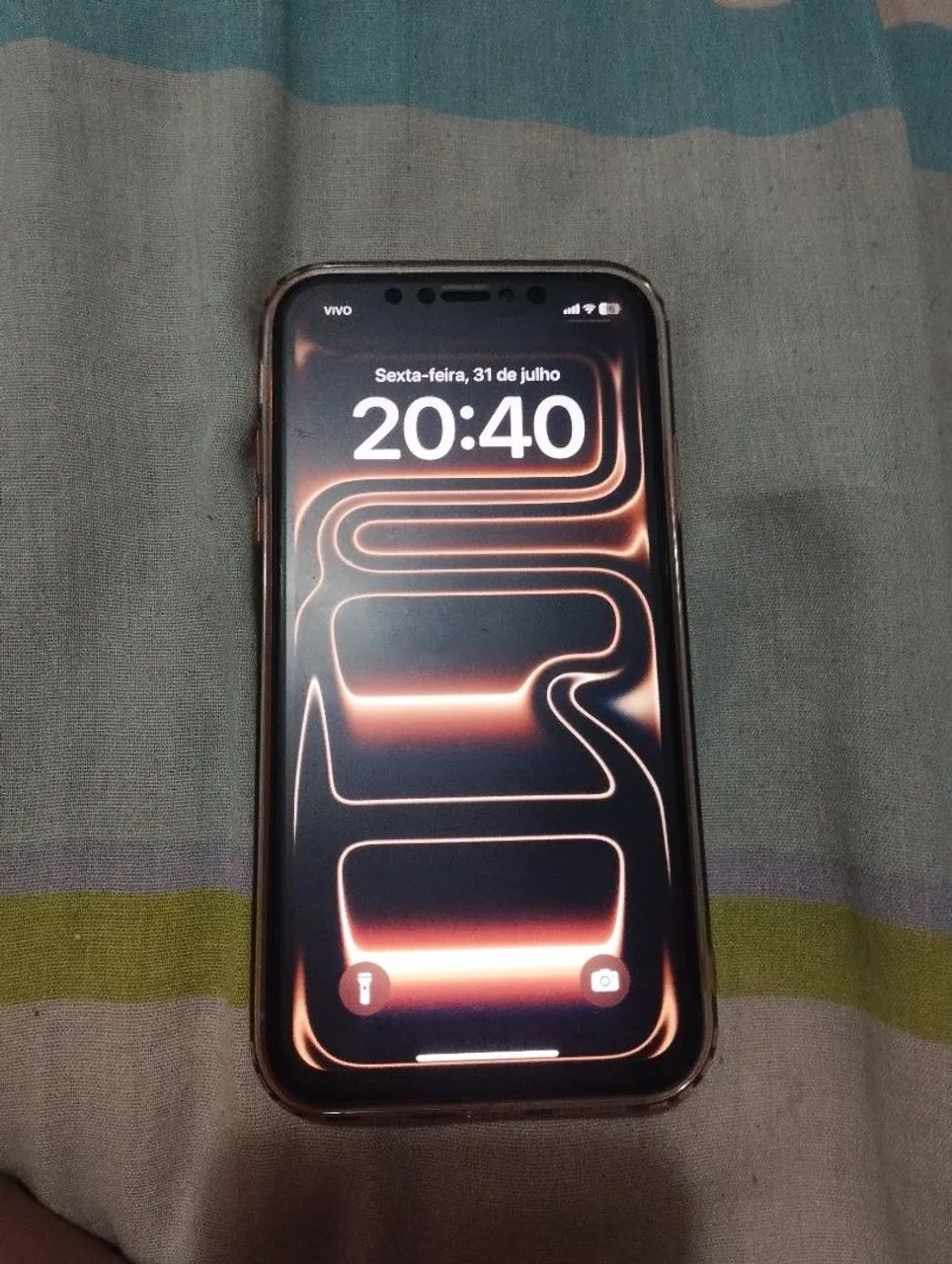 iPhone XR na carcaça do 17 Pro