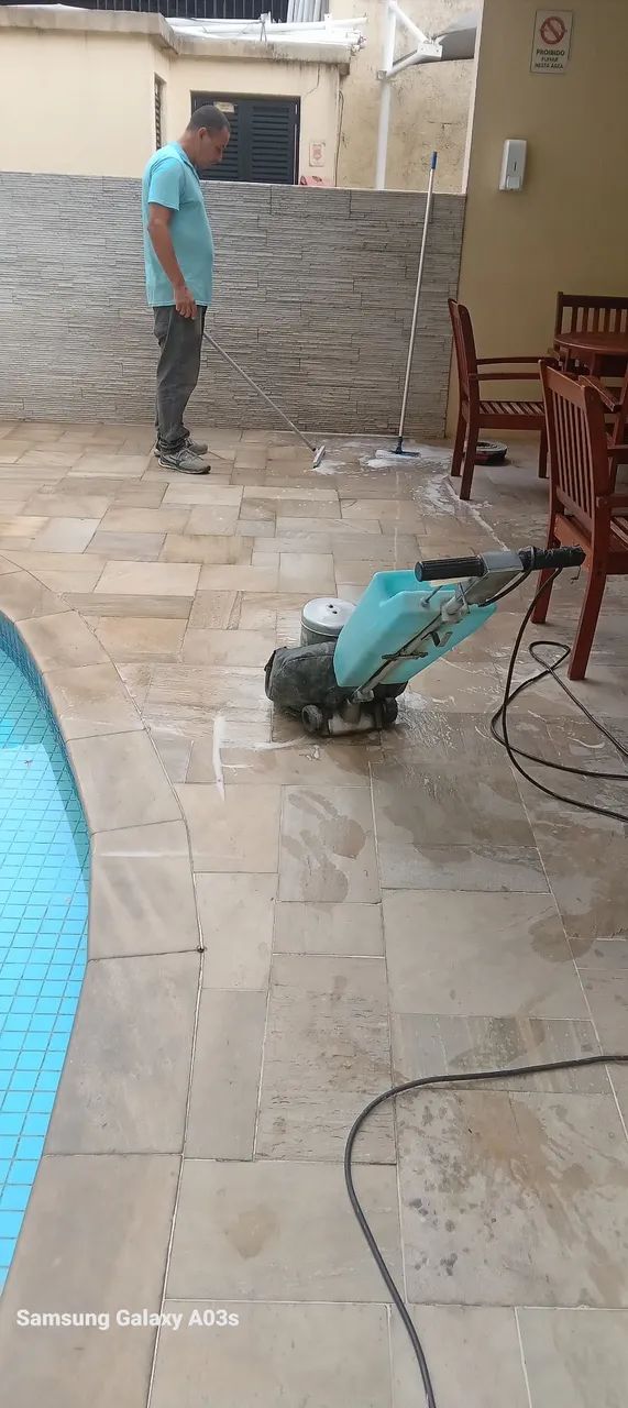 Limpeza de pisos áreas externas e internas com impermeabilização  - Foto 5