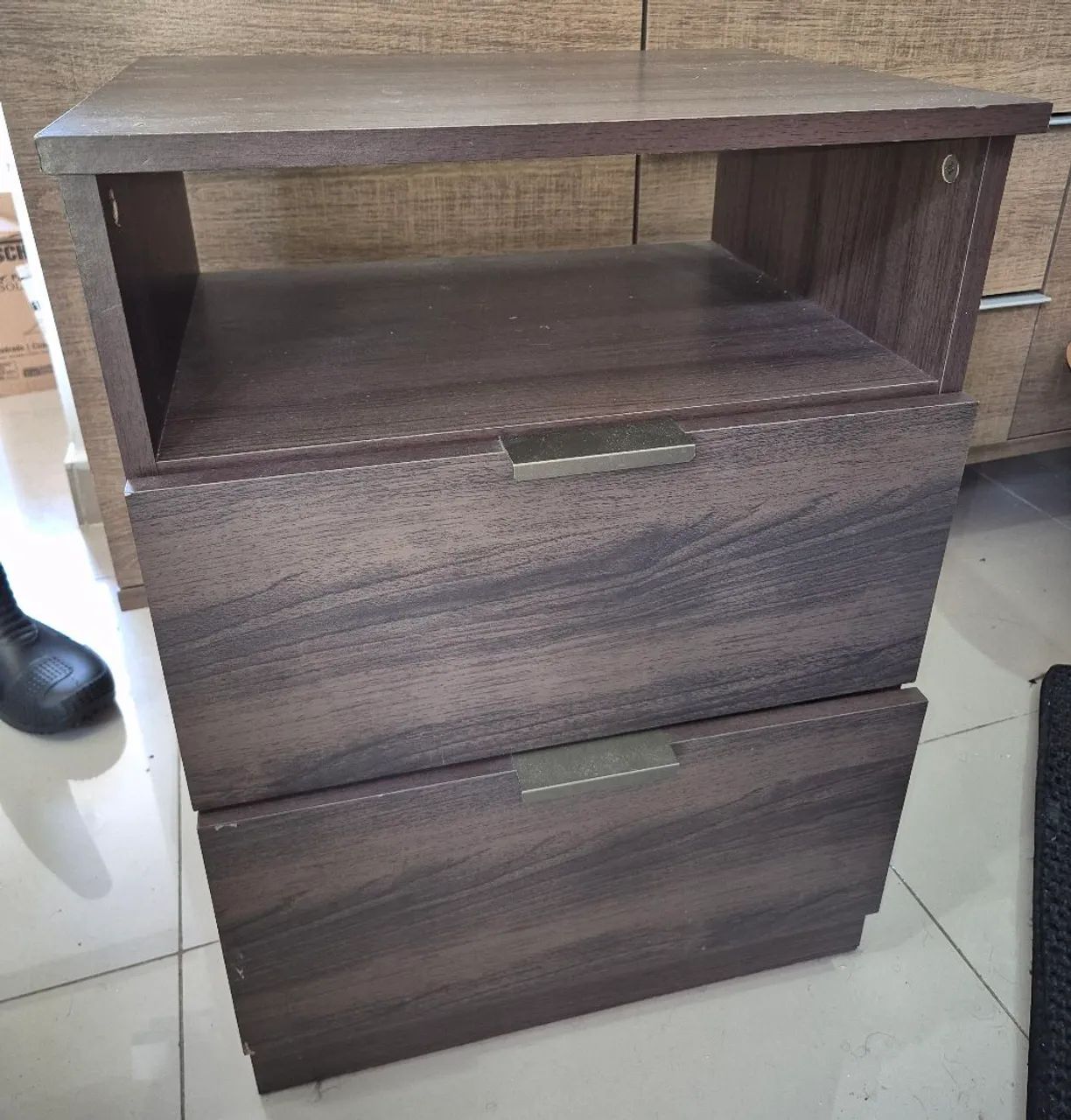 Mesa de Cabeceira Bartira Versatti com 2 Gavetas