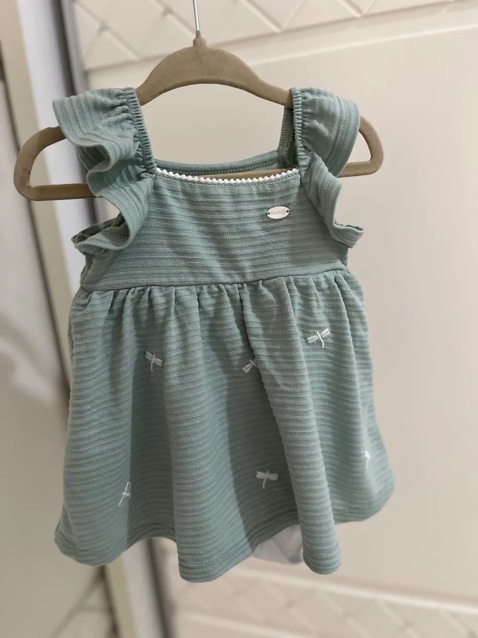vestido body bebê lilica ripilica verde com libélulas bordadas - Foto 3